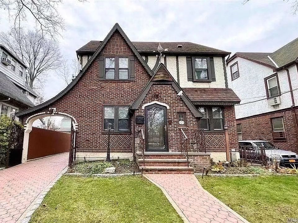 1st image of 3353 172nd St