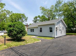 29 Crown St, Deer Park, NY 11729