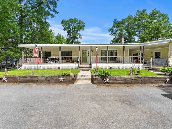 25 Beacon St, Amesbury, MA 01913