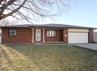 2401 Minuteman Dr, Lincoln, NE 68521
