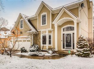 909 NE Emily Ln, Lees Summit, MO 64086