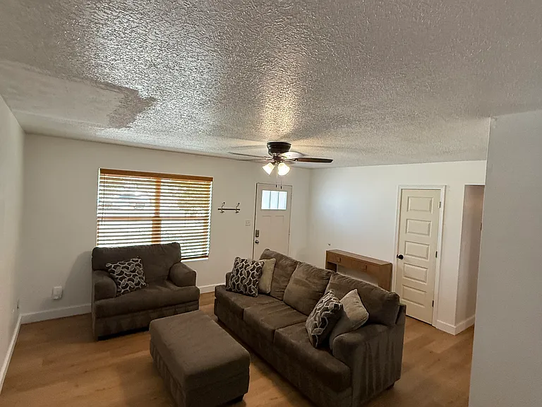 1407 El Camino Real St — Photo 3