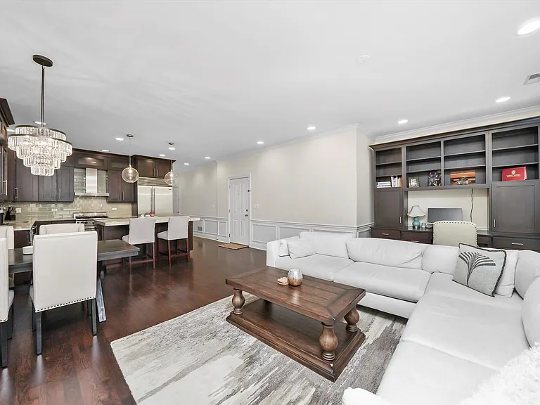 2731 N Wilton Ave #2 — Photo 6
