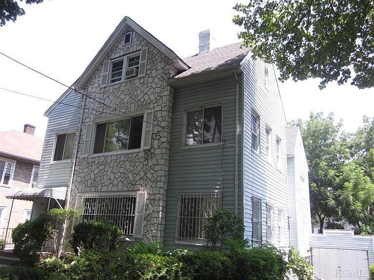 2nd image of 349 Warwick Ave APT 1