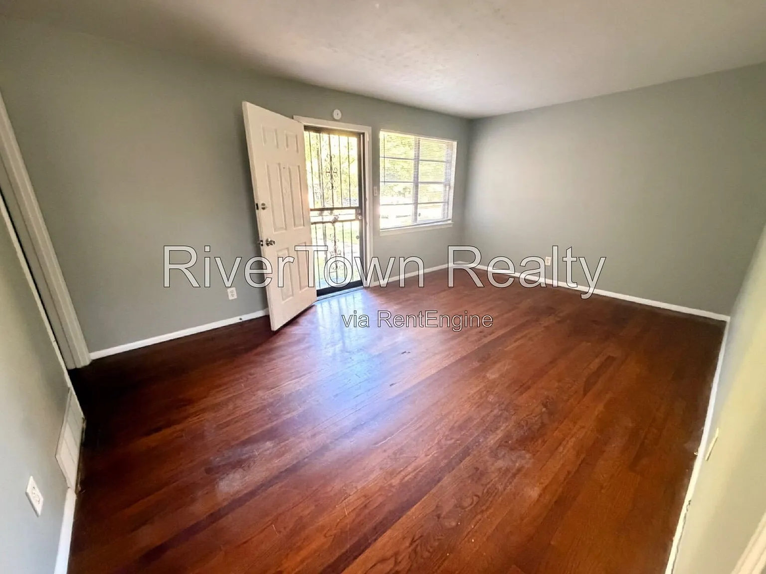 3 bed, 1.0 bath, 1009 sqft, $1,195 — Photo 4