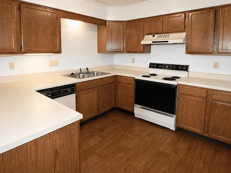 Coach House Apartments — Photo 34
