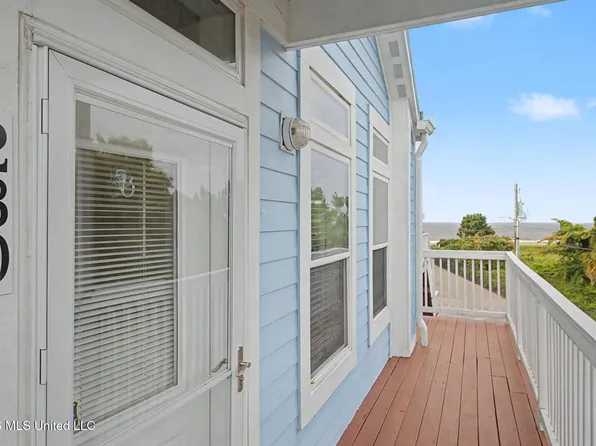 1515 E Beach Blvd APT 230, Pass Christian, MS 39571