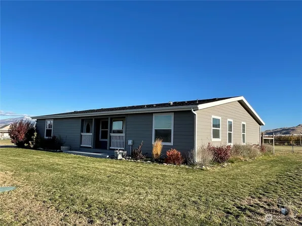 18 Root Ln, Okanogan, WA 98840