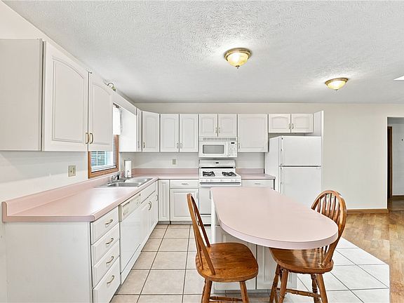 4th image of 635 Cohasset Dr