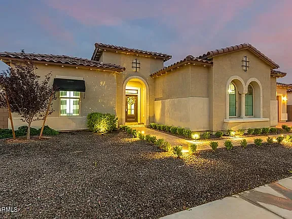 4061 S Emerald Dr — Photo 2