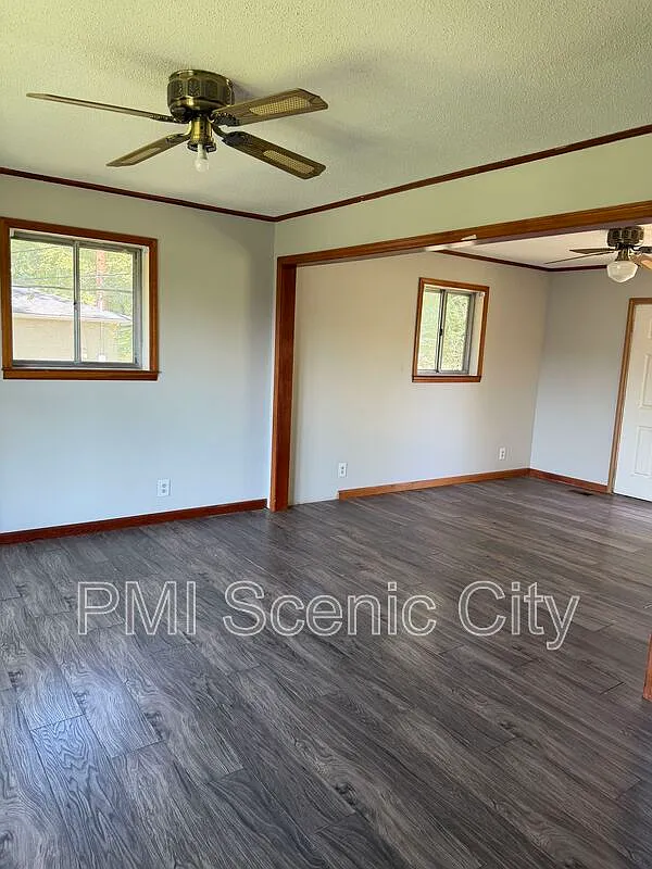 3 bed, 2.0 bath, 1296 sqft, $1,695 — Photo 4
