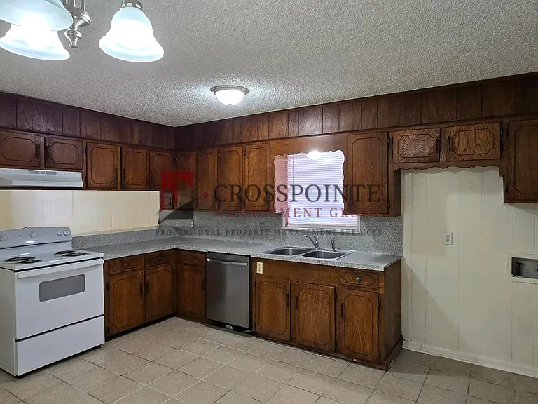 Ruby Ln 210 — Photo 5