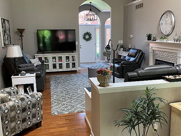 3rd image of 15 Sycamore Creek Dr