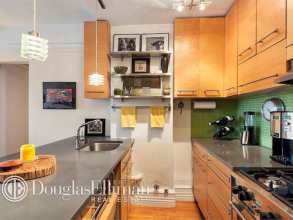 4th image of 235 W 102nd St APT 12M