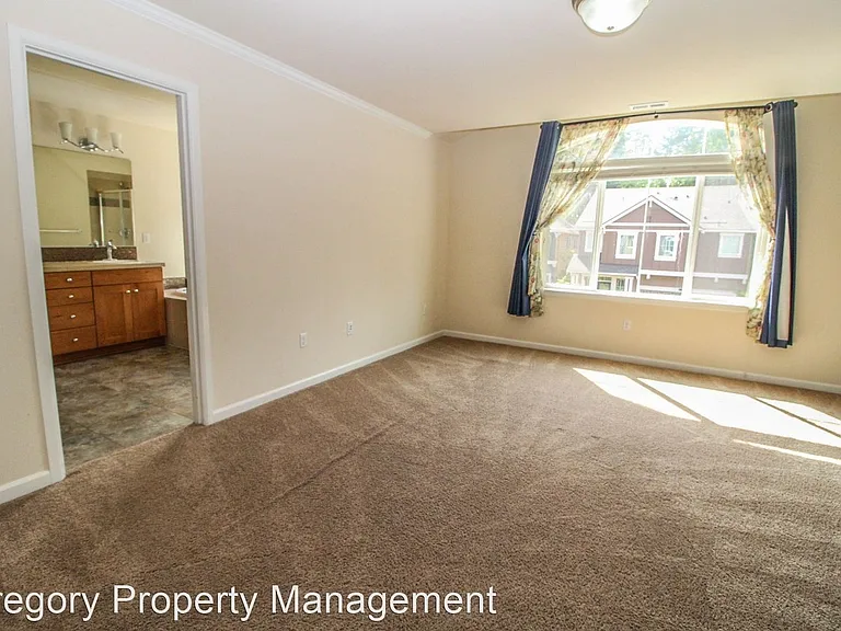 19523 33rd Dr SE — Photo 3