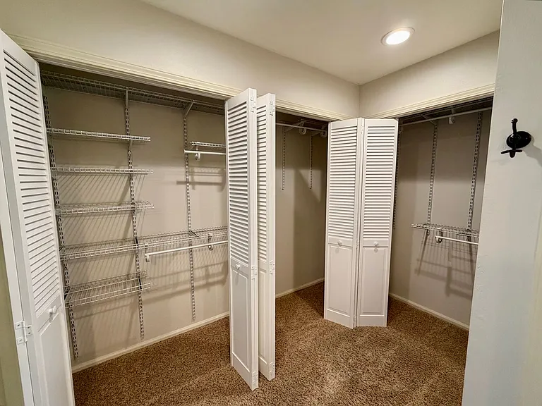 555 Edwards Dr — Photo 18