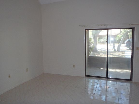 3rd image of 467 Valerie Dr #467