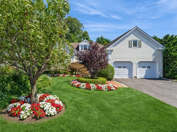 41 Evergreen Circle, Manhasset, NY 11030