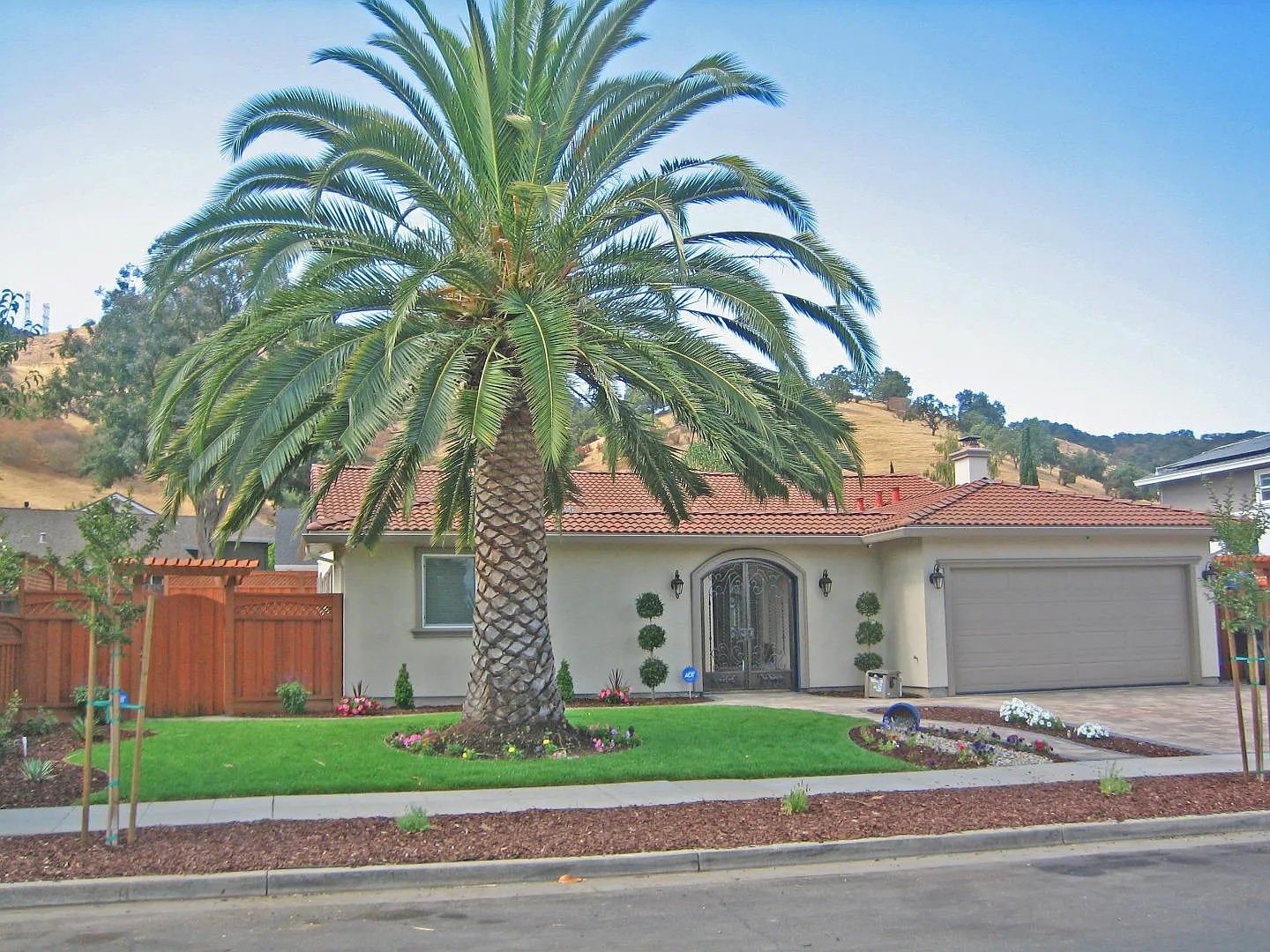528 Curie Dr photo 1