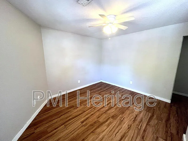 2 bed, 1.0 bath, 580 sqft, $875 — Photo 2