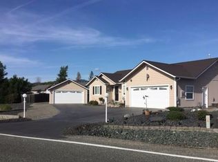 905 Darneille Ln, Grants Pass, OR 97527