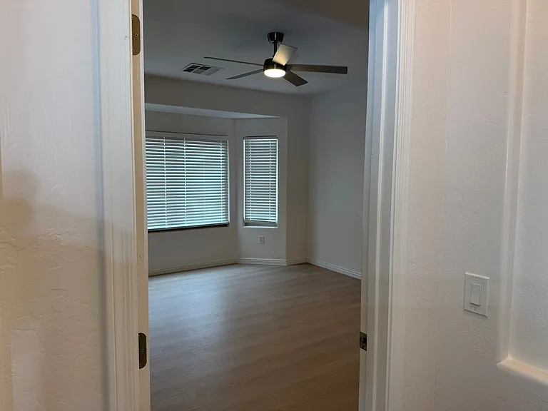 1682 E Fontana Dr — Photo 14