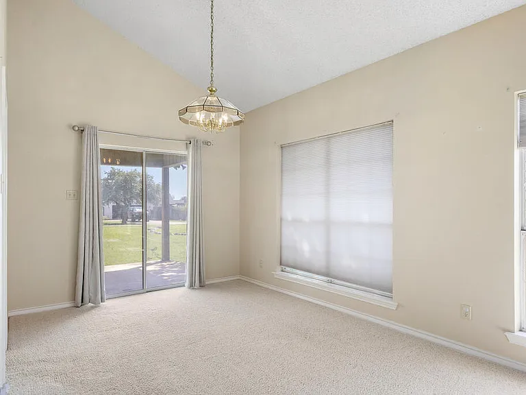 103 Crockett Dr — Photo 18