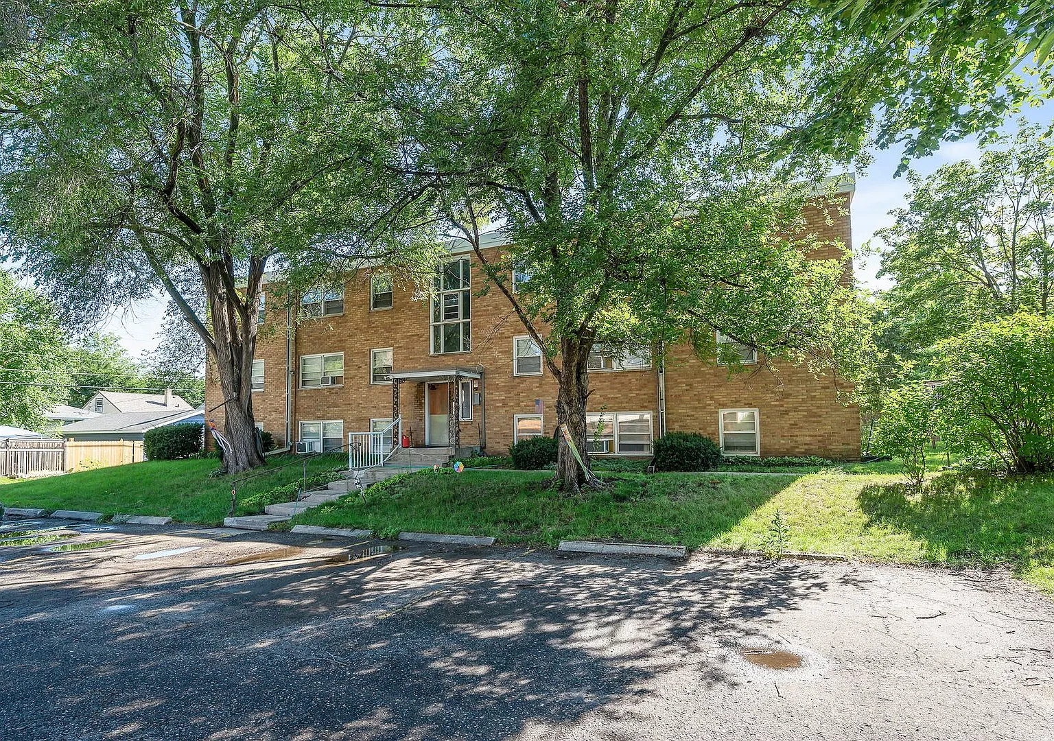 Randolph Apartments — Photo 1