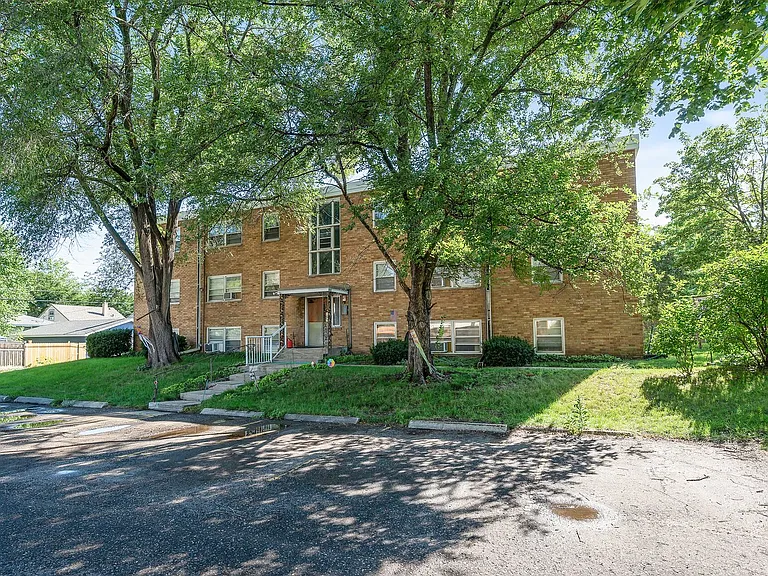 1009 Randolph Ave — Photo 1