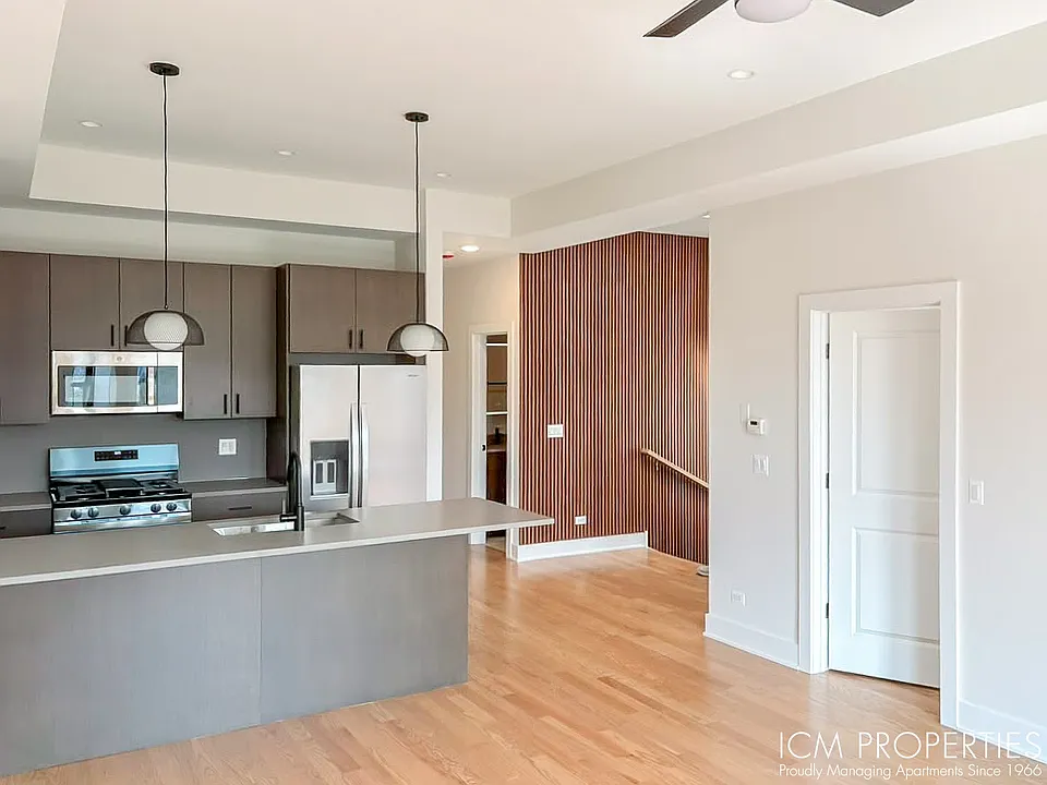 3247 N Seminary Ave #3