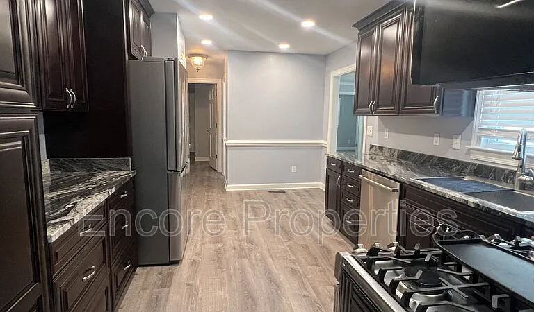8112 Stillbreeze Dr — Photo 3
