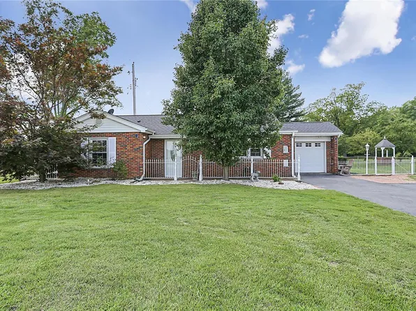 2953 Old Troy Rd, Glen Carbon, IL 62034