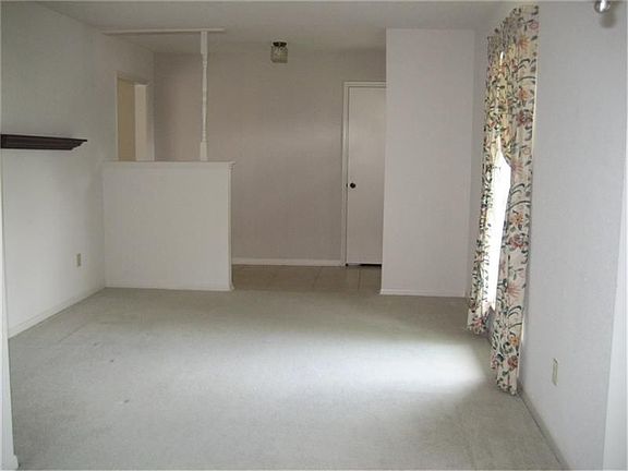 4th image of 7943 Southmeadow Dr