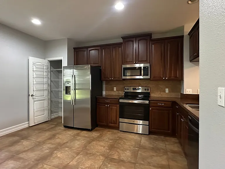 3720 Messina Dr — Photo 24