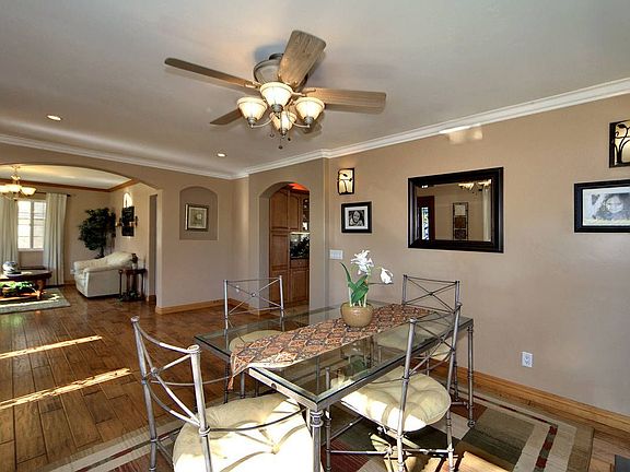 3rd image of 3231 Goldfinch St