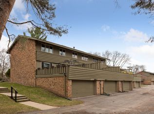 219 Windsor Ct, New Brighton, MN 55112