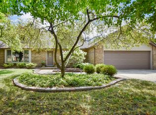 401 Pond Ridge Ln, Urbana, IL 61802