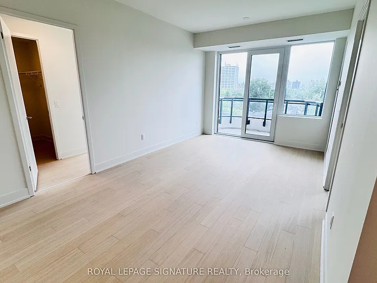 322 Dupont St #605 — Photo 3
