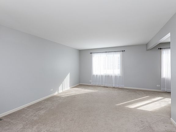 5th image of 659 Sand Creek Dr