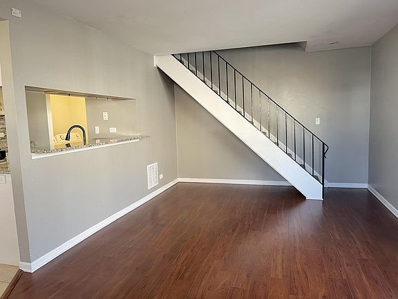 3rd image of 1246 Prairie Ave Unit B