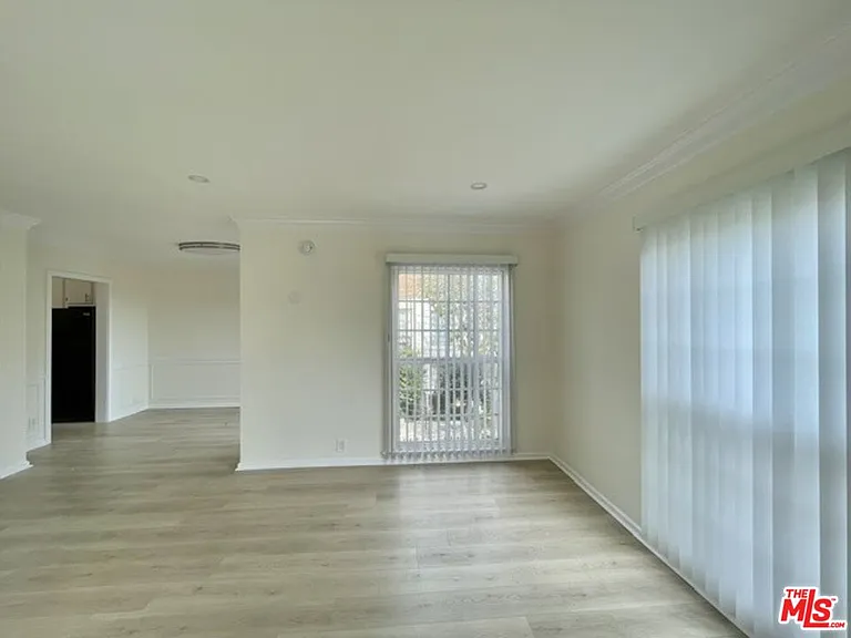 1600 N Martel Ave #B — Photo 7