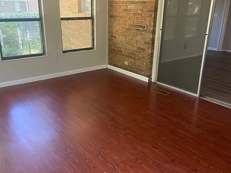 1908 Hickory Ln — Photo 15