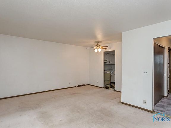 3rd image of 3807 W Alexis Rd