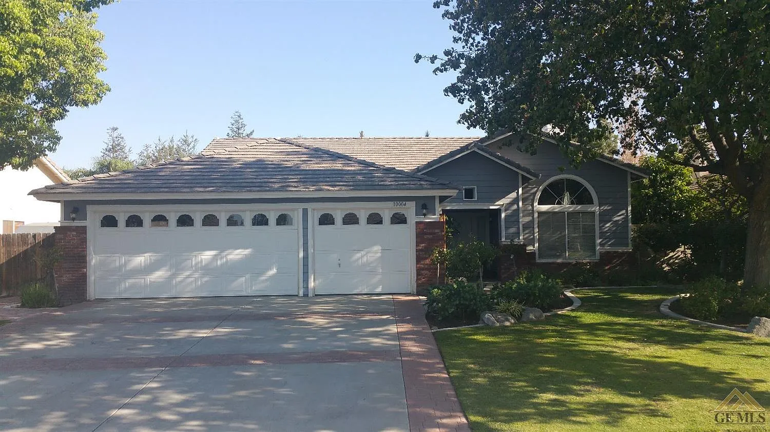 10004 Balvanera Ave photo 1