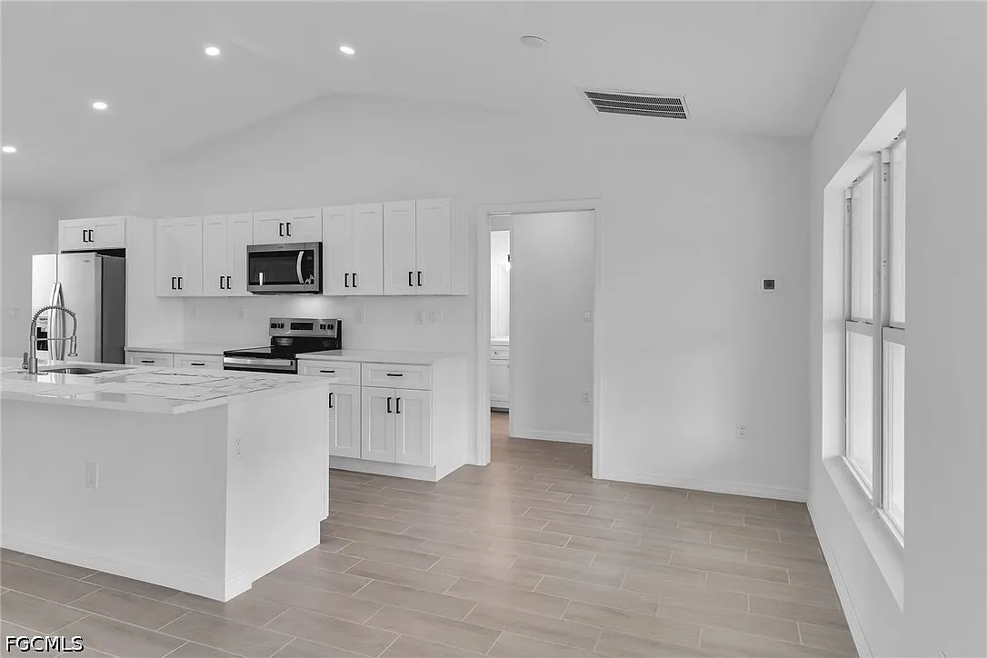 4 bed, 3.0 bath, 1683 sqft, $2,300 — Photo 4