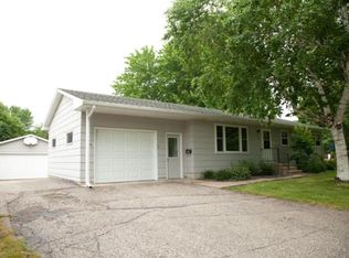 130 E Nelson St, Litchfield, MN 55355