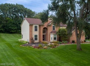 54806 Walnut Dr, New Hudson, MI 48165