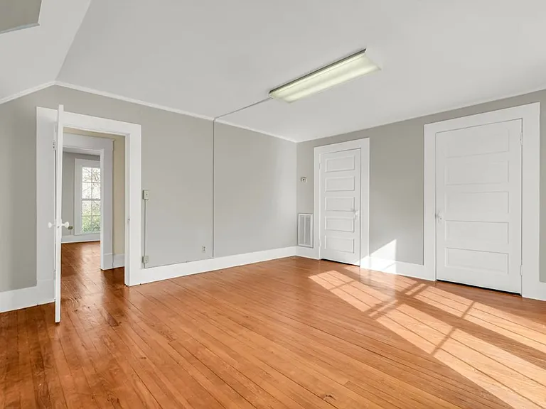 402 N Gloster St — Photo 9