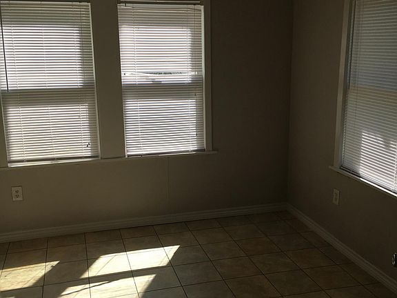 4th image of 328 Melba Ave