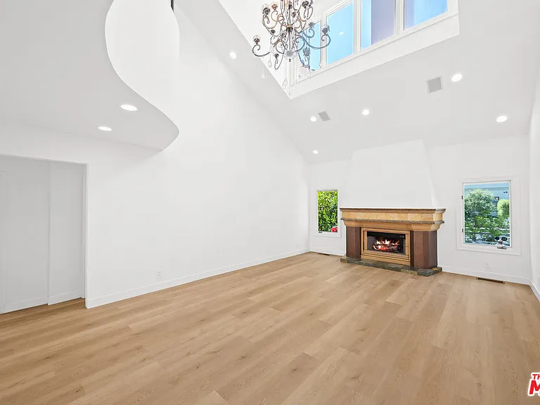 244 S Almont Dr — Photo 11